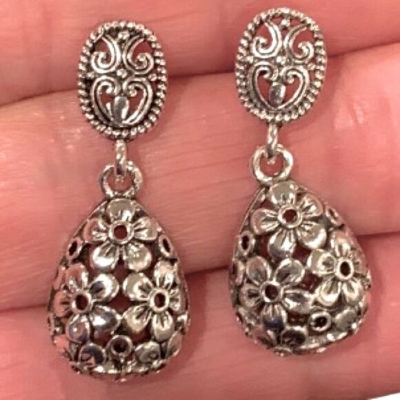 Balinese Style Silver Tone Openwork Teardrop Earrings with Oxidized Detail - Picture 1 of 8